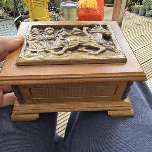 Vintage music jewellery box - music,