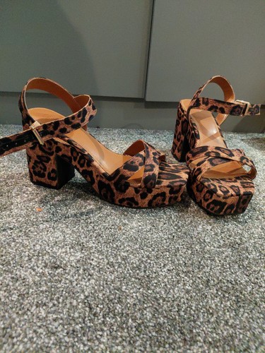 River island animal - island,