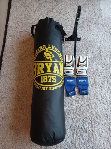 Bryan punch bag wall - bag,, bracket