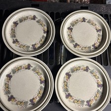 ROYAL DOULTON HARVEST GARLAND