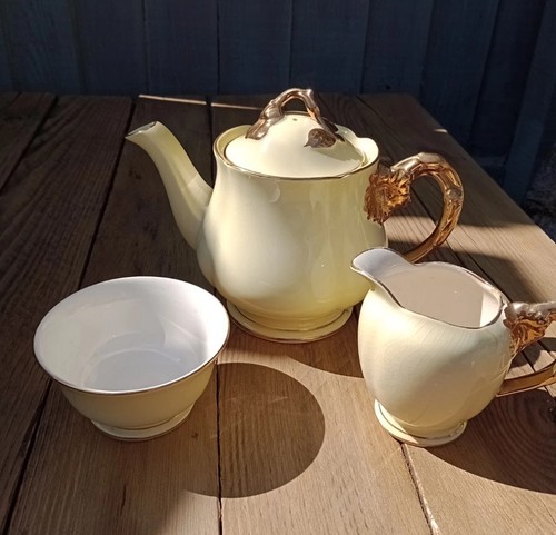 Royal winton yellow - royal, tea