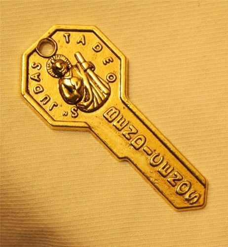 Large sculpted goldtone - large,