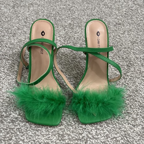 Saw first heels with - it,