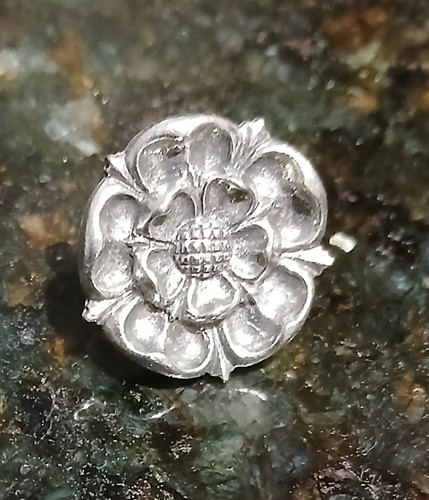 Tudor rose handcrafted - handcrafted, in