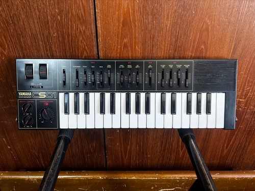 Yamaha cs01 rare black - rare,