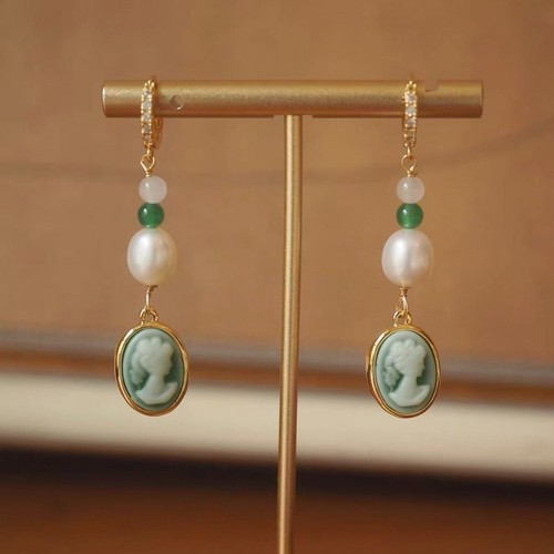 Vintage style green cameo - green,