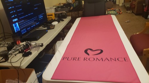 Pure romance table runner - pure,