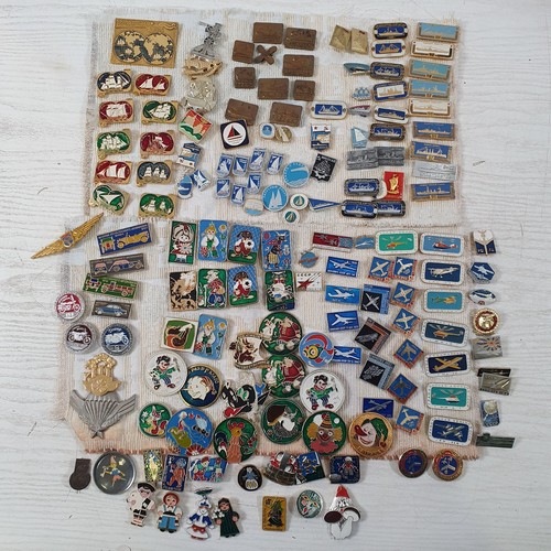 Russian pin badges vintage - badges,