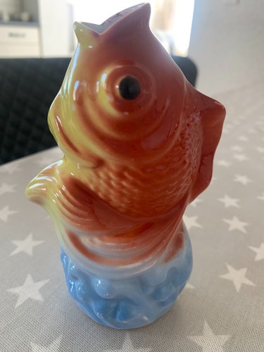 Vintage chinese goldfish - goldfish, spill