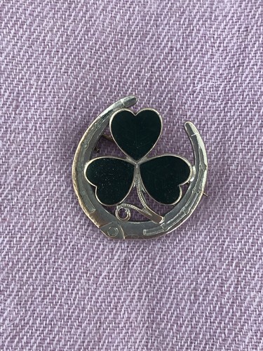 Shoehorse and shamrock - shoehorse,