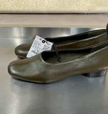 ZARA BNWT 2025. KHAKI GREEN LOW HEEL LEATHER BALLERINAS. 1541/510/032