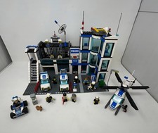 LEGO City Police Station #7498 Building Kit with Minifigures and Instructions