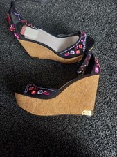 WOMENS FAITH BLACK FLOWER WEDGES SANDALS SIZE 6