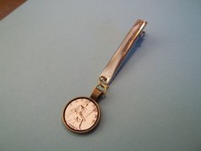 FARTHING COIN - BRITANNIA - BRONZE CASED PENDANT NAPKIN CLIP - 1912 to 1936