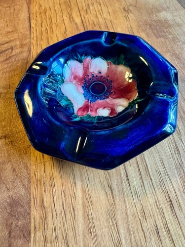 Moorcroft anenome octagonal - "anenome",