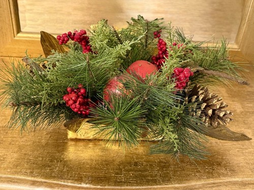 Vtg front gate christmas decor - front,