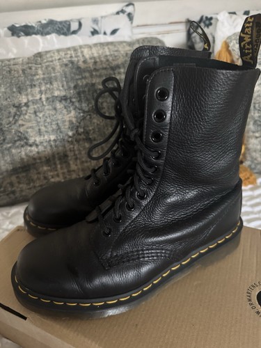 Martens black hole - 10, boots