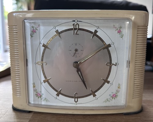 Vintage bakelite mantel clock - vintage,