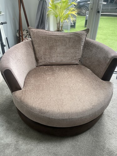 Brown round cuddle swivel - round,
