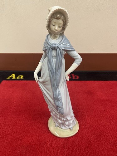 Lladro figurine lady with - figurine”lady, a