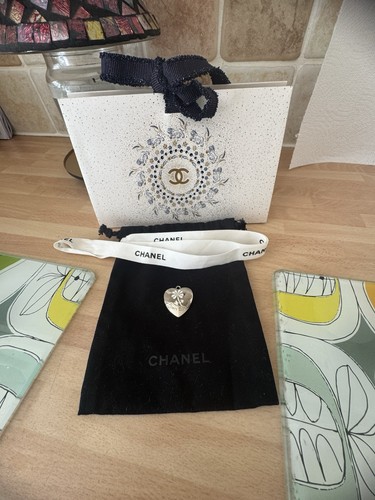 Chanel gift box charm - gift, box,charm,