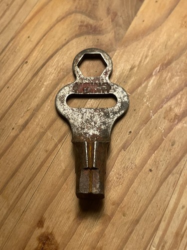 Vtg roller skate key - key, to