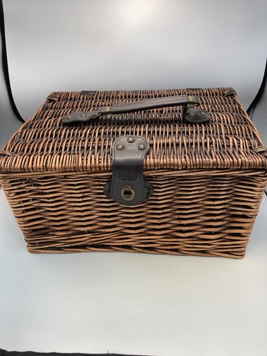 Large wicker picnic hamper - picnic,