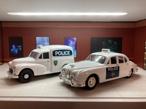 Jaguar morris van police set - jaguar,