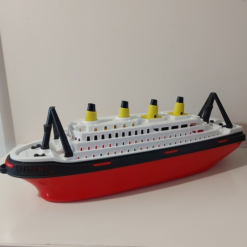 Rms titanic model ship - model,