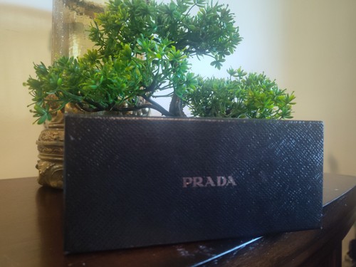 Prada empty black textured - prada,