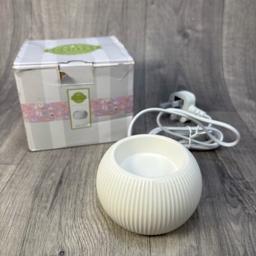 Scentsy white fluted wax - scentsy,