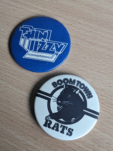 Vintage tin badges thin - 2,