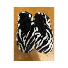 Snoozies women cosy foot covering brand new & Tags Light Zebra pattern Medium
