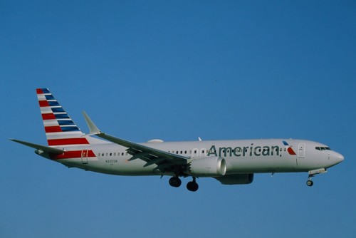 RC725_N335SN_AMERICAN