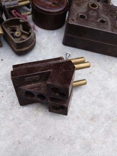 Vintage roun pin plugs - vintage,