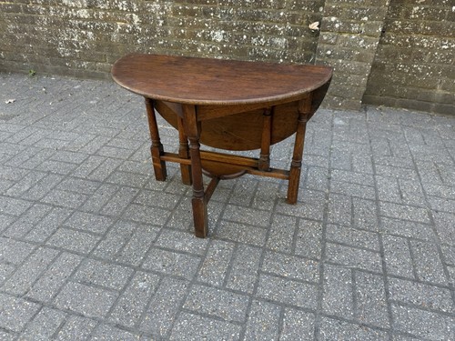 Vintage solid oak - solid, round