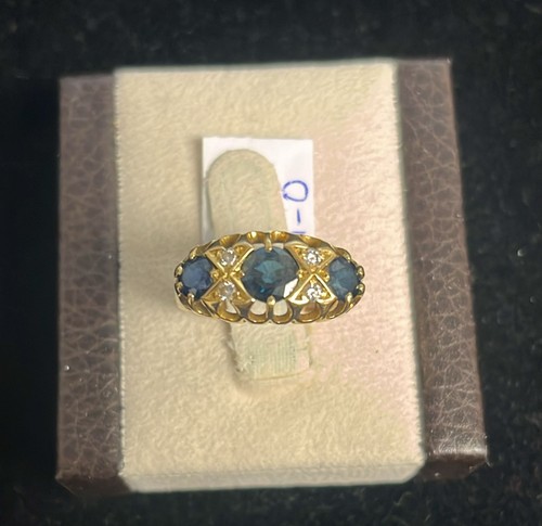 9ct yellow gold sapphire - 9ct, and