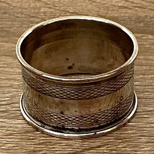 Silver metal round napkin ring - silver,