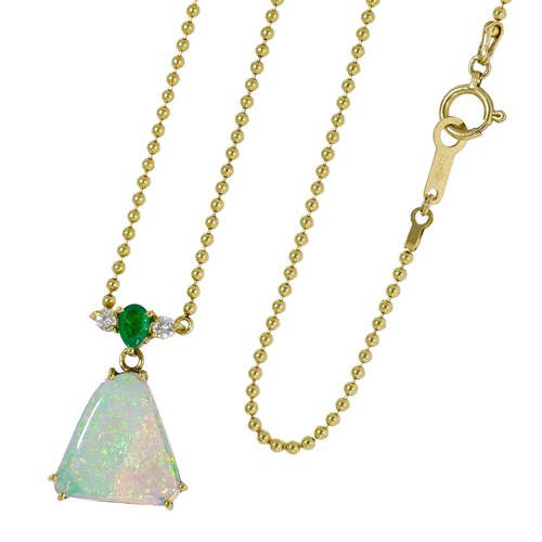 Opal 04ct emerald - 2.04ct, 0.21ct