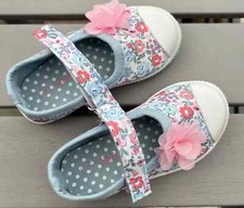 Walkright Girls Shoes  Canvas Multi-Coloured  Kids Easy Fasten SIZE 4 Not worn.