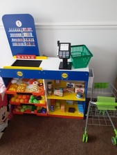 Wooden Toy Shop With Conveyor Belt. Including Food, Toy Money, Trolley & Basket.
