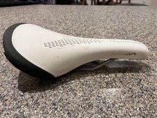 White Fizik Aliante Bike Saddle with Technogel