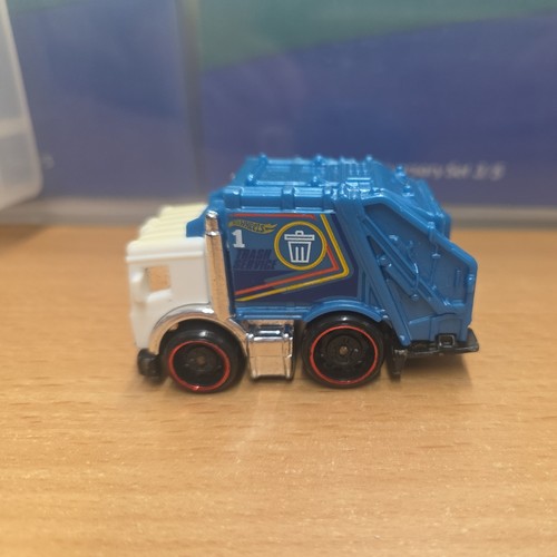 Hot wheels metro - hot,