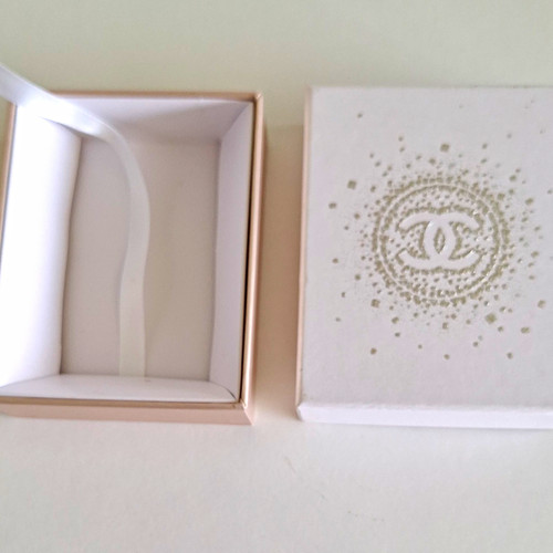 Chanel white logo gift - chanel,