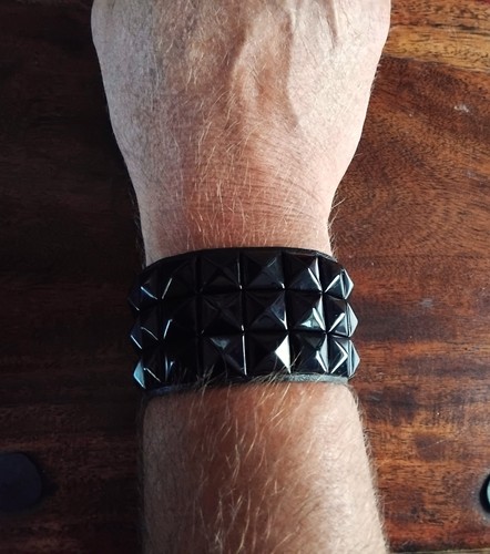 Row black studded leather - black,