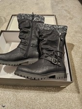 Ladies Boots Size 4 by Pavers