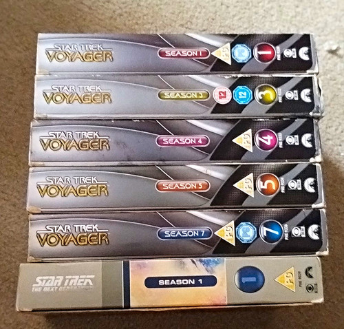 Star trek voyager - voyager, box