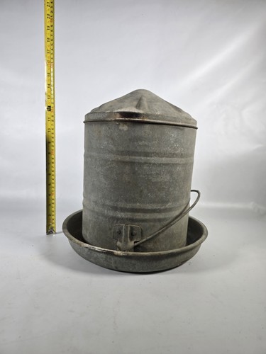 Vtg galvanized poultry - vtg, drinker