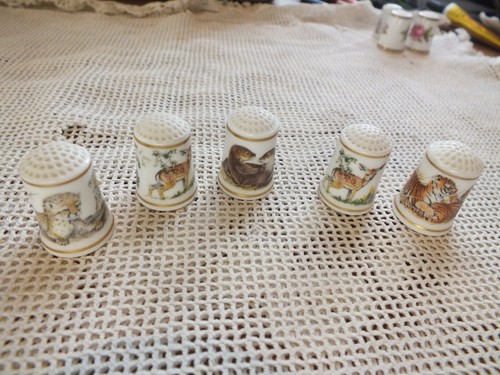 Assorted china thimbles - 12,