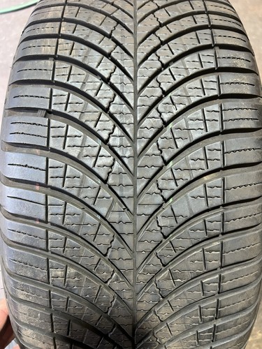 245 45r18 100y goodyear - 100y, vector